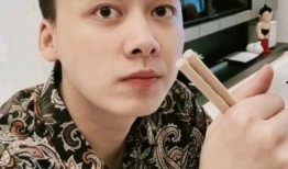娱乐爆料李易峰圈外女友,神秘圈外女友引网友热议