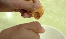 肉松饼爆料视频播放,揭秘网红美食背后的制作过程